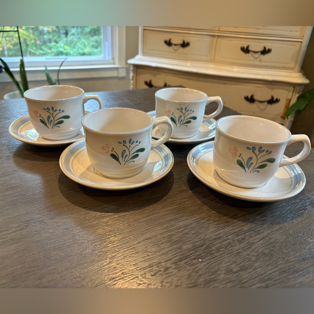 {Yamaka} FASCINO Cup & Saucer Set EXCELLENT USED - 8pc set / service for 4